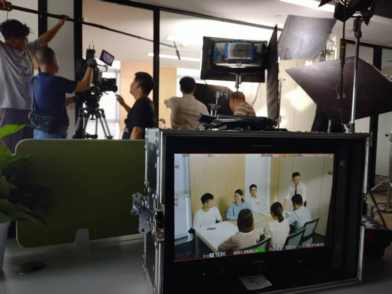 莎车县TVC拍摄公司：科技产品视觉化大师，诠释未来感与功能美学